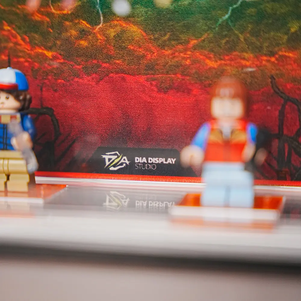 LEGO Display Acrylic Case for The Upside Down Minifigures (75810) - Image 3