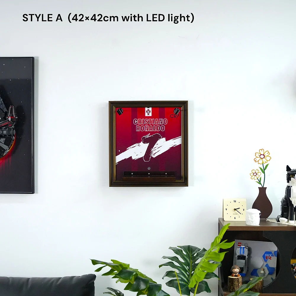 Wall Display Frame for LEGO® Editions Cristiano Ronaldo – Soccer Legend (43016) - Image 3